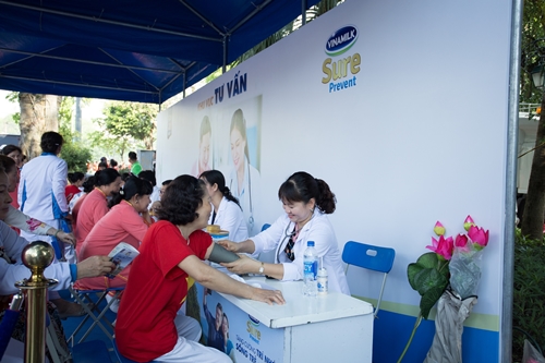 Hơn 2.150 người cao tuổi đồng diễn thể dục dưỡng sinh-4