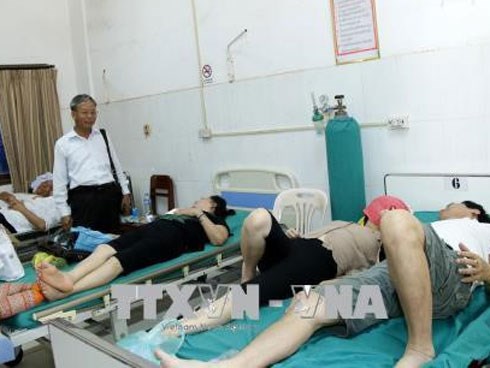 Ôtô chở hơn 40 người Việt Nam gặp tai nạn ở Lào