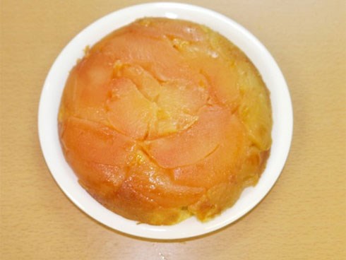 Đổ hết táo vào nồi cơm điện rồi nấu chín, ăn rồi ai cũng khen lấy khen để