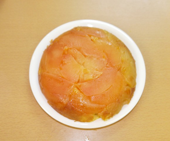 Đổ hết táo vào nồi cơm điện rồi nấu chín, ăn rồi ai cũng khen lấy khen để-8