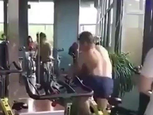 Khi muốn đi học múa mà vợ lại bắt đi tập gym