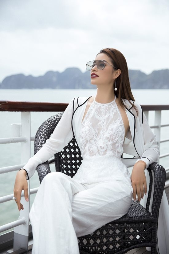 Phạm Hương khoe vóc dáng quý phái trên du thuyền triệu đô-8