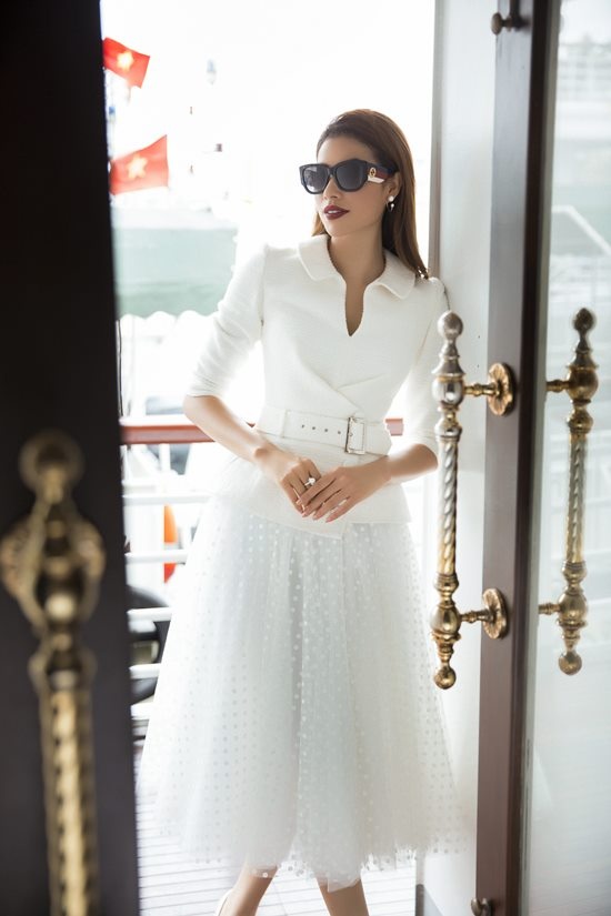 Phạm Hương khoe vóc dáng quý phái trên du thuyền triệu đô-9