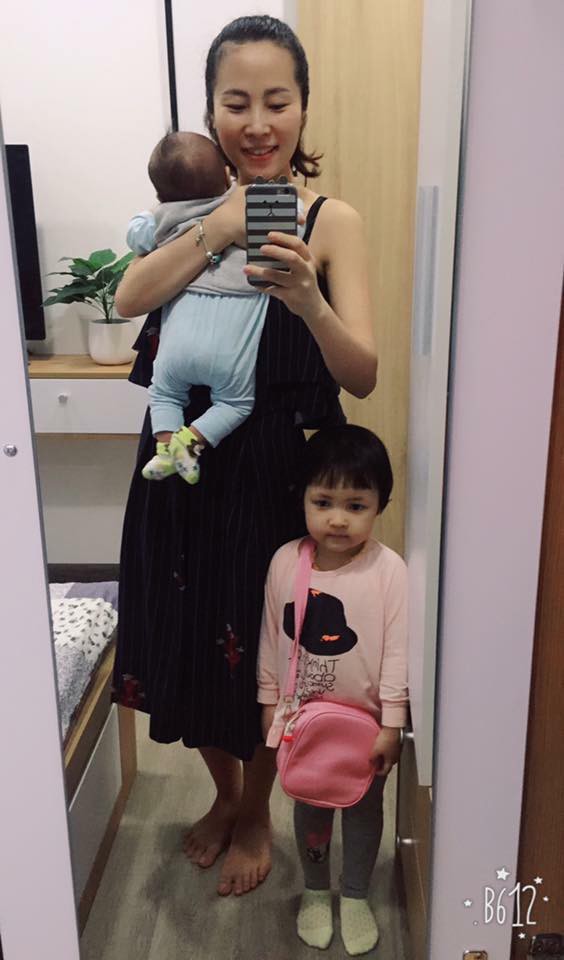 Mẹ 2 con hốt hoảng vì cô trông trẻ vén áo dỗ con mình ti,ra điều kiện được đi chơi mỗi ngày cùng bố bọn trẻ-4