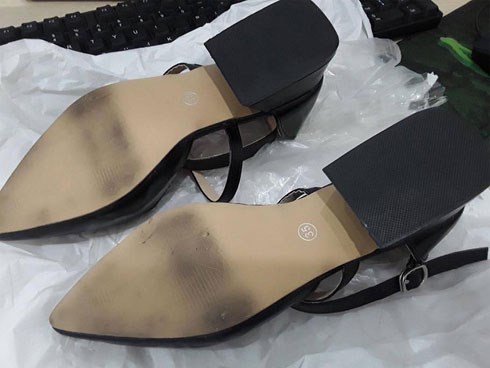 Cô gái mua giày cao gót về đi thử 8 ngày mòn cả đế rồi đòi trả lại shop vì lý do hơi rộng