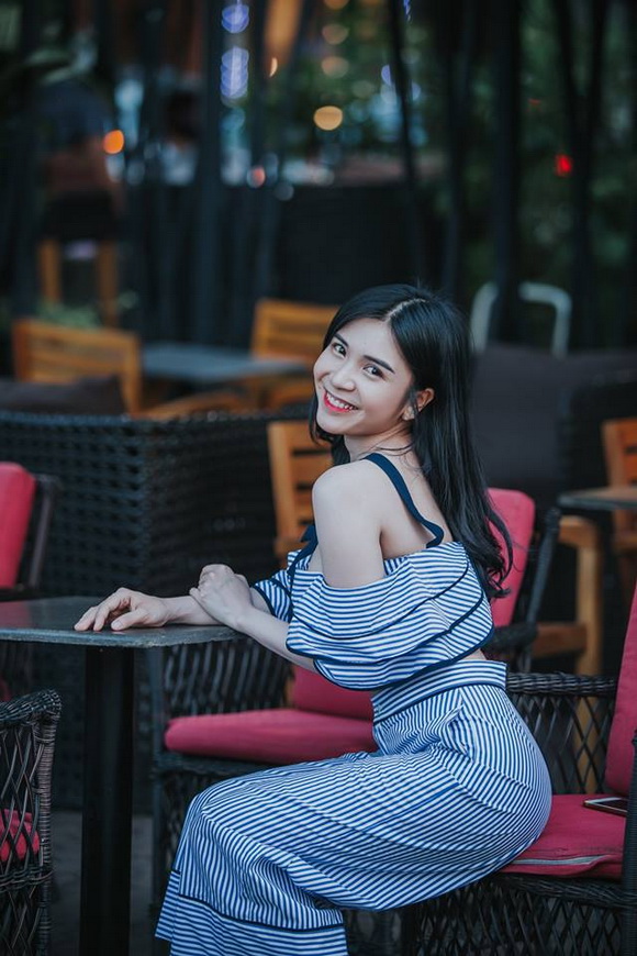 Thanh Bi buông lơi vai trần, nhẹ nhàng xuống phố-3