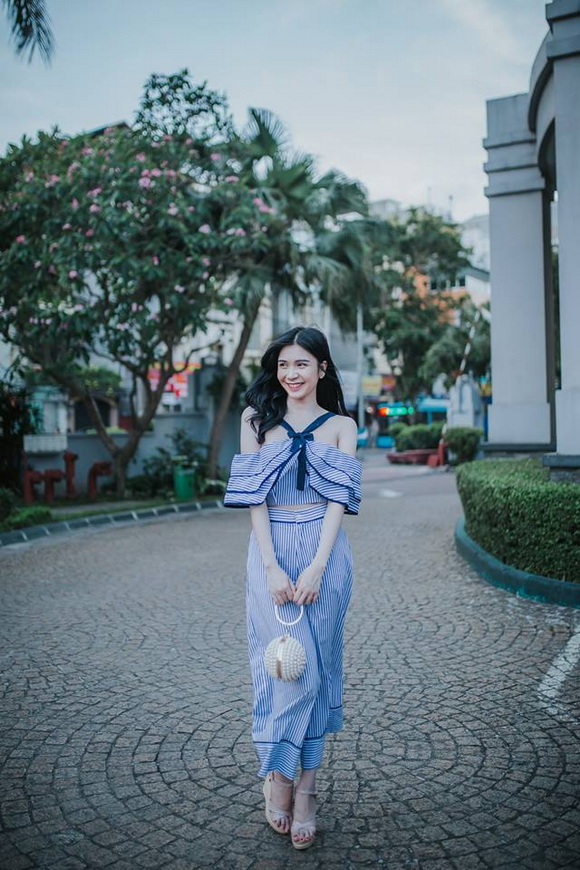 Thanh Bi buông lơi vai trần, nhẹ nhàng xuống phố-7