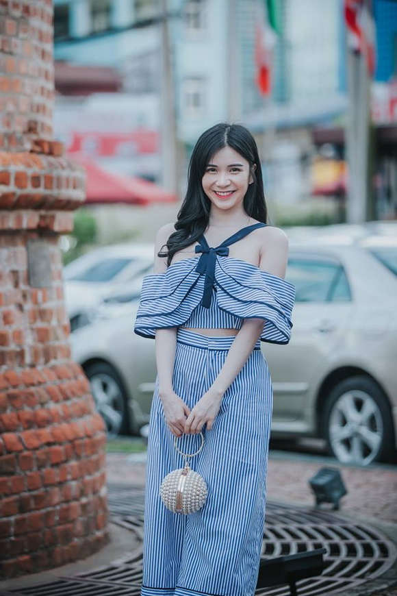 Thanh Bi buông lơi vai trần, nhẹ nhàng xuống phố-9