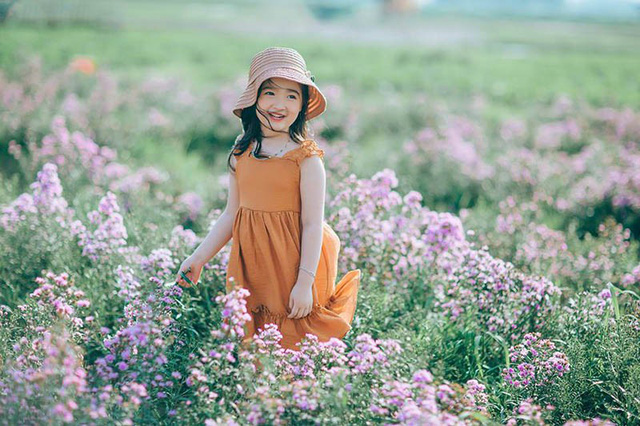 Hình ảnh không thể không yêu của bé gái 5 tuổi trước ống kính máy ảnh-11