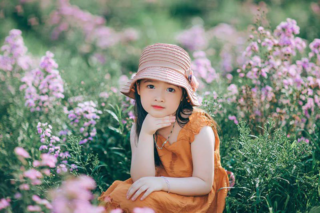 Hình ảnh không thể không yêu của bé gái 5 tuổi trước ống kính máy ảnh-8