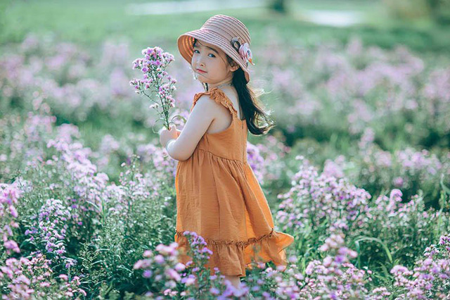 Hình ảnh không thể không yêu của bé gái 5 tuổi trước ống kính máy ảnh-4