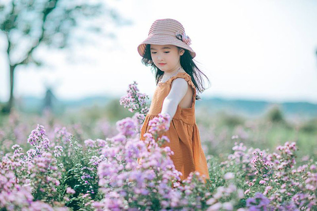 Hình ảnh không thể không yêu của bé gái 5 tuổi trước ống kính máy ảnh-3