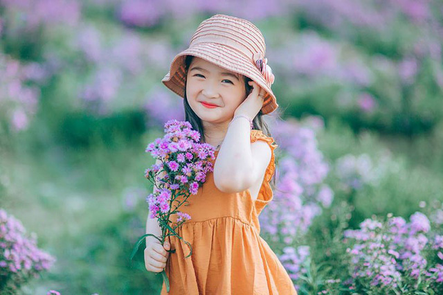 Hình ảnh không thể không yêu của bé gái 5 tuổi trước ống kính máy ảnh-2