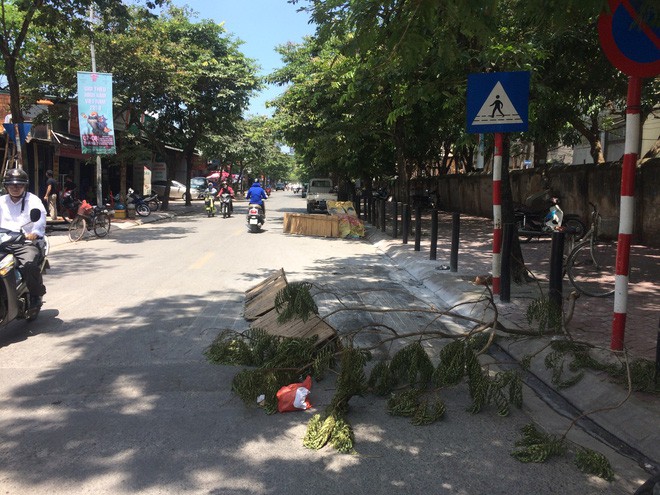 Cụ ông tưới xăng lên người rồi châm lửa tự thiêu giữ phố Hà Nội-3