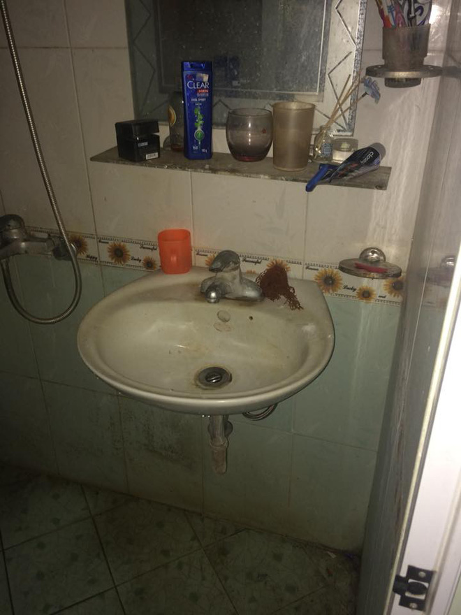 Cô gái đăng ảnh nhà vệ sinh bạn cùng phòng siêu ở bẩn, dân tình rào rào hỏi thăm: Phải chăng vua bãi rác đã xuất hiện?-2