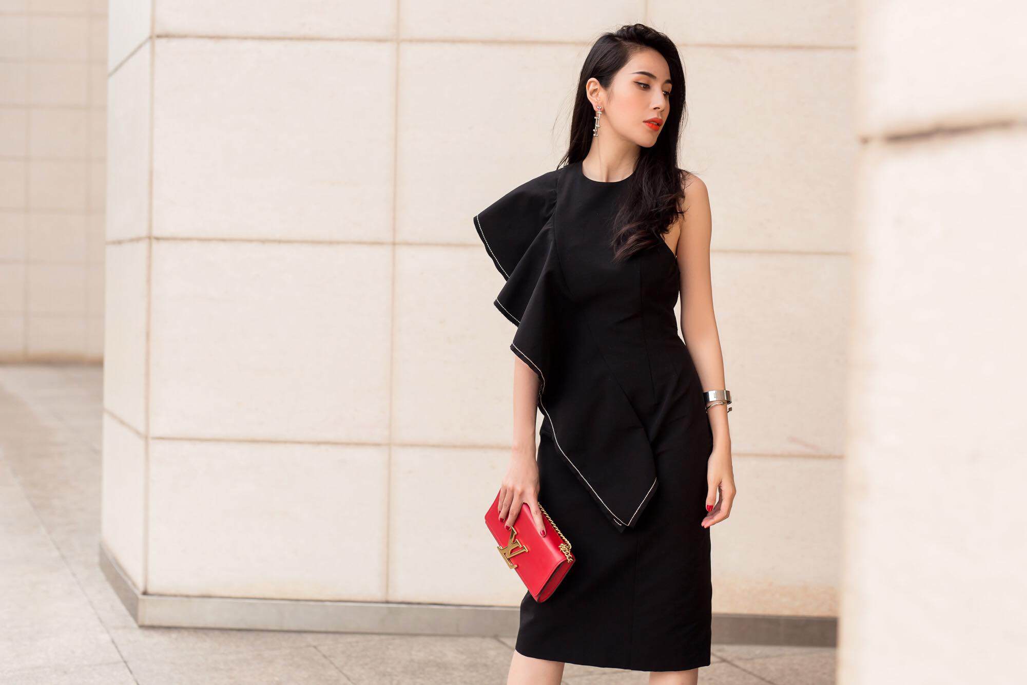 Sở hữu gia tài triệu đô nhưng bà mẹ một con Thủy Tiên chỉ dùng mỗi một chiếc túi hiệu-5