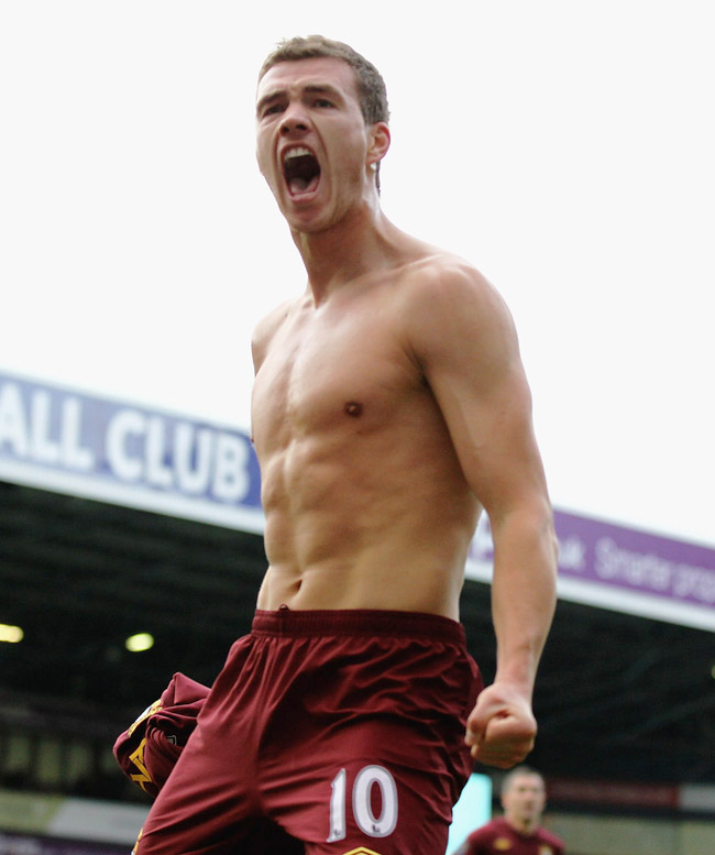 CR7, Neymar và 16 quý anh cơ bắp đích thực của làng túc cầu-8