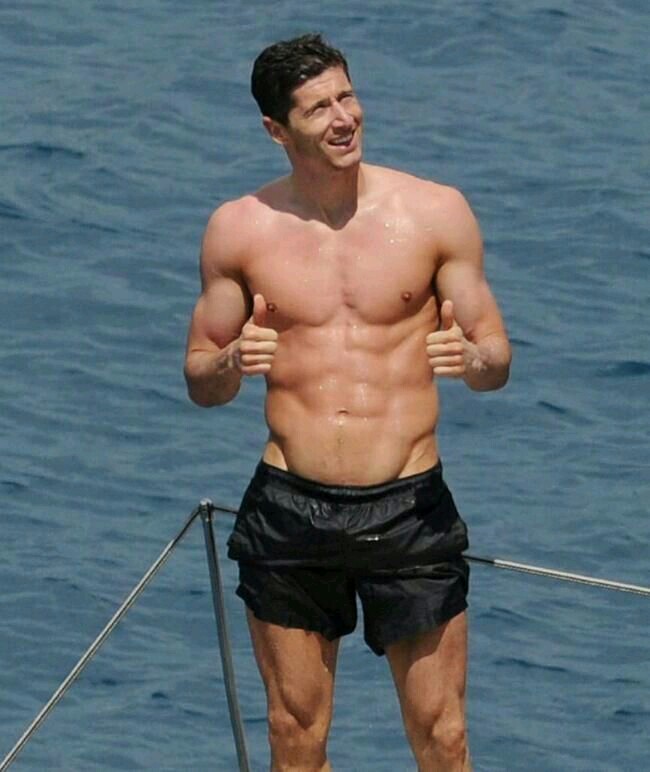 CR7, Neymar và 16 quý anh cơ bắp đích thực của làng túc cầu-4