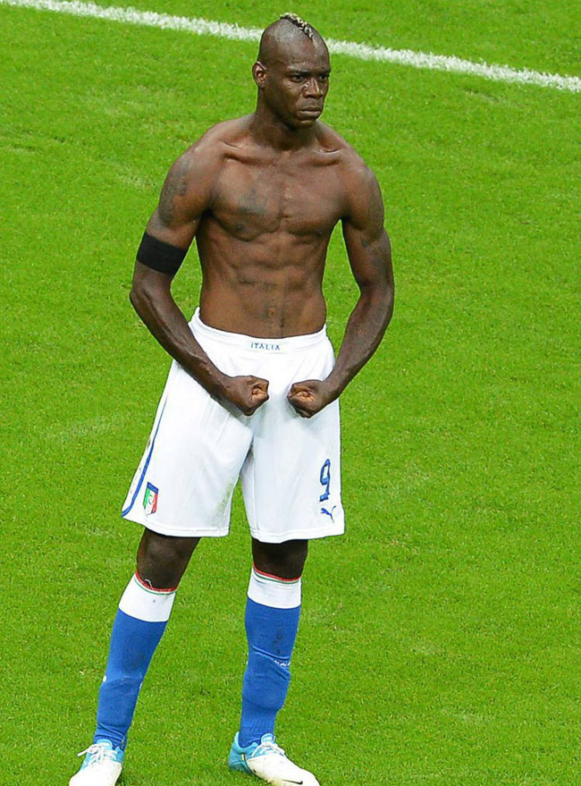 CR7, Neymar và 16 quý anh cơ bắp đích thực của làng túc cầu-12