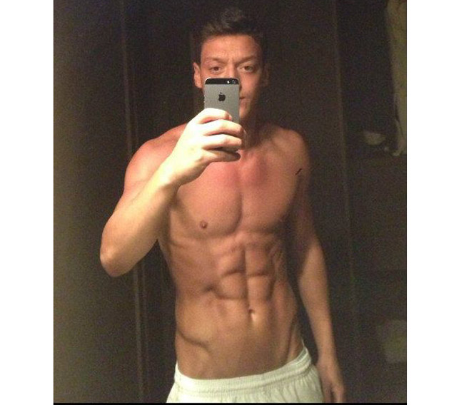 CR7, Neymar và 16 quý anh cơ bắp đích thực của làng túc cầu-17