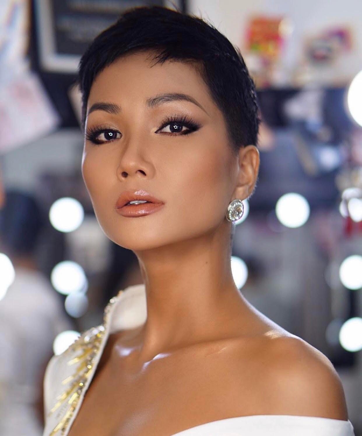 Trắng như Ngọc Trinh đã xưa rồi, sao Việt đang đồng loạt quay trở về với mốt da nâu-1