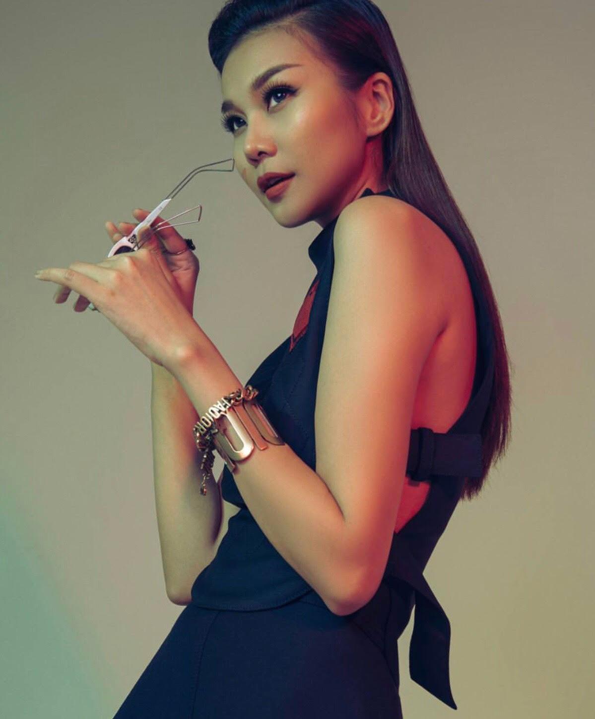 Trắng như Ngọc Trinh đã xưa rồi, sao Việt đang đồng loạt quay trở về với mốt da nâu-11