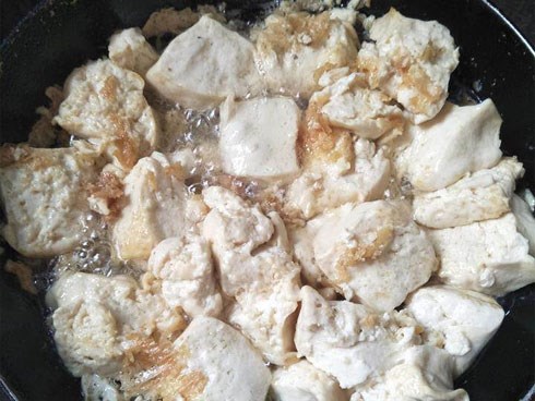 Chảo đậu rán nát bét lại được chị em khen, bênh