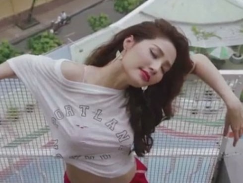 Diễm My 9X khoe thân hình gợi cảm khiến cánh đàn ông mê mẩn