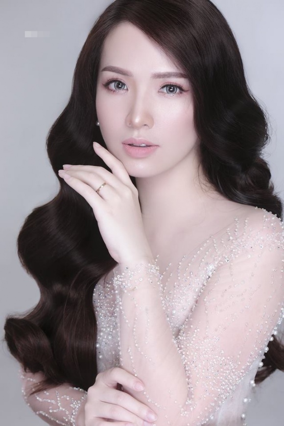 Đan Lê xinh đẹp ngọt ngào nhưng khác lạ nhờ đeo lens-1