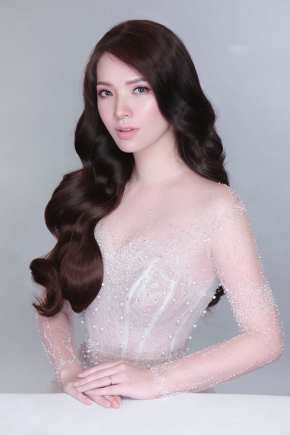 Đan Lê xinh đẹp ngọt ngào nhưng khác lạ nhờ đeo lens-2