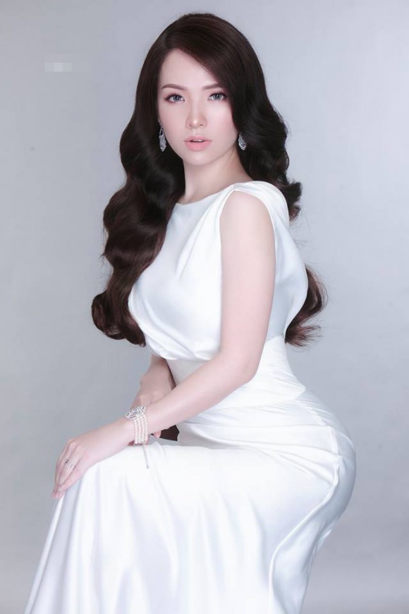 Đan Lê xinh đẹp ngọt ngào nhưng khác lạ nhờ đeo lens-6