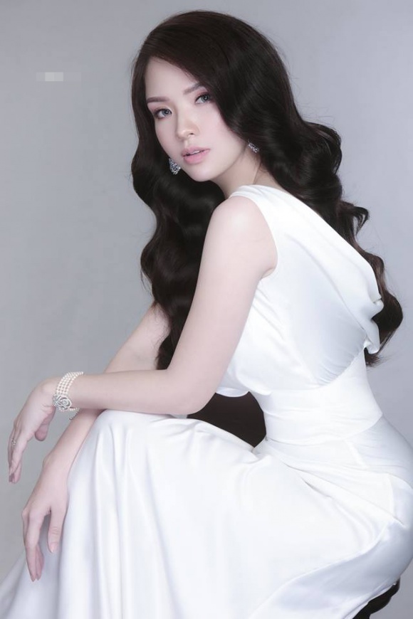 Đan Lê xinh đẹp ngọt ngào nhưng khác lạ nhờ đeo lens-8