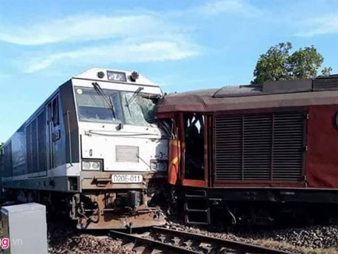 Hai đoàn tàu tông nhau ở Quảng Nam