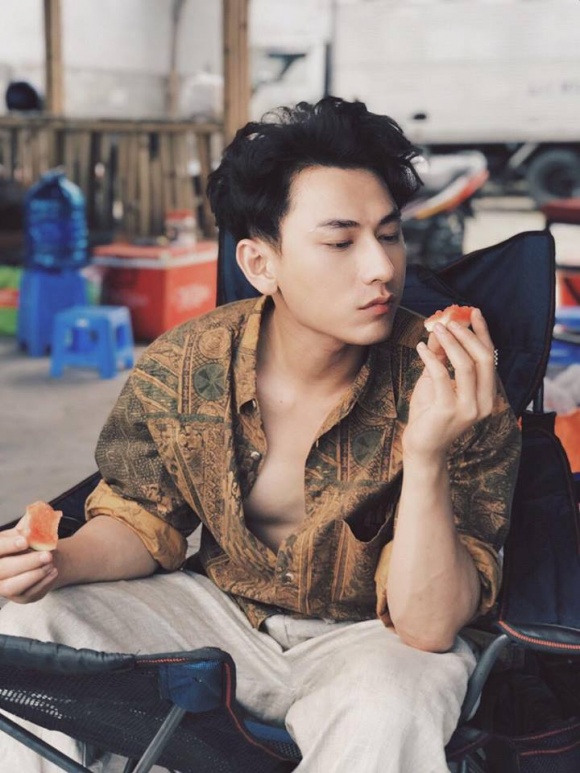 Tung loạt ảnh chụp ngẫu hứng nhưng Isaac vẫn đẹp trai đến mê hồn-4