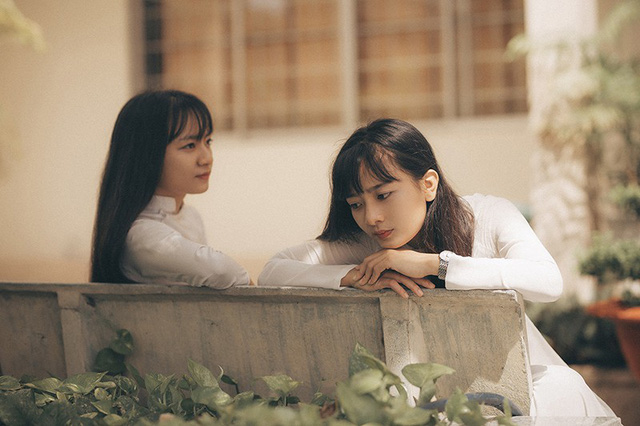 Cặp chị em sinh đôi 18 tuổi hút hồn trong bộ ảnh chia tay mái trường-13