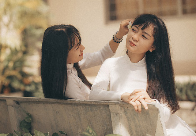 Cặp chị em sinh đôi 18 tuổi hút hồn trong bộ ảnh chia tay mái trường-12