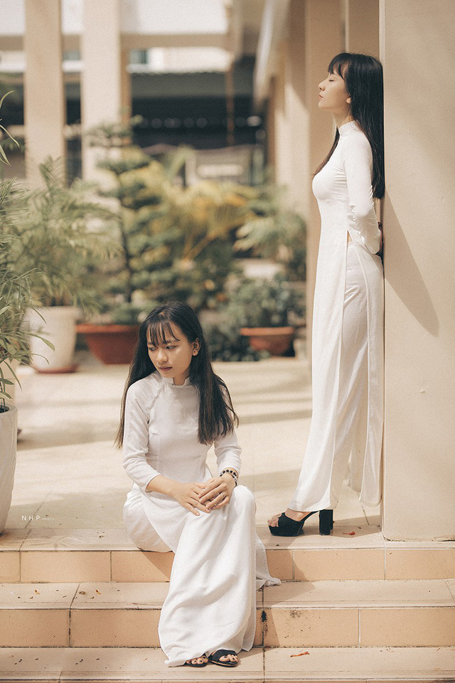 Cặp chị em sinh đôi 18 tuổi hút hồn trong bộ ảnh chia tay mái trường-7