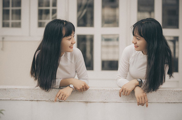 Cặp chị em sinh đôi 18 tuổi hút hồn trong bộ ảnh chia tay mái trường-4