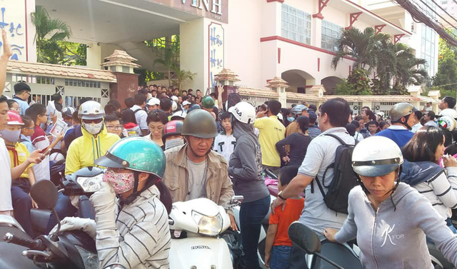 Ngỡ ngàng đi học thêm phải... thi xếp lớp-1