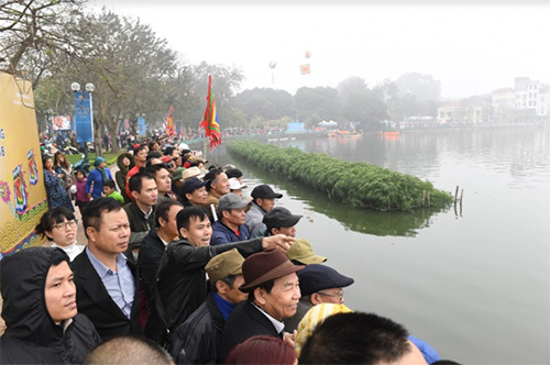 Hàng nghìn người xem lễ hội bơi chải thuyền rồng Hồ Tây-9
