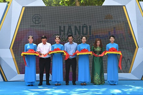 Không gian Vietnam Airlines: Sôi động biểu diễn và ưu đãi du lịch-1