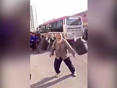 Khả năng của các cụ khiến thanh niên phải ngả mũ thán phục