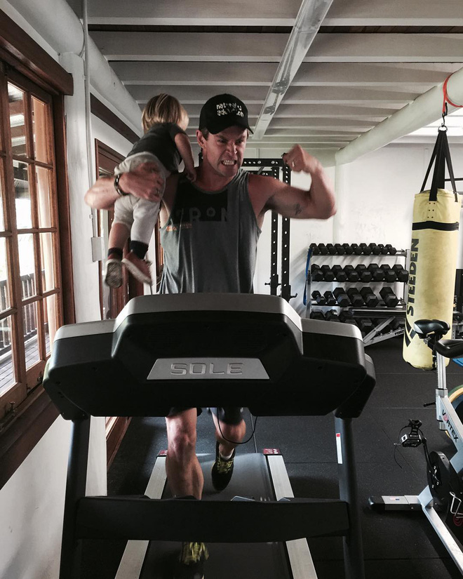 Cười ra nước mắt trước tình huống oái oăm của các ông bố trẻ được giao nhiệm vụ trông con khi vợ vắng nhà-3