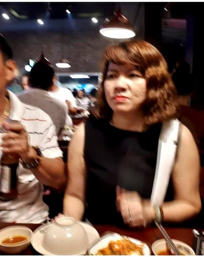 Vụ bảo mẫu vừa nhồi cháo” vừa đánh vào mặt trẻ: Chiếc điện thoại quay clip bảo mẫu bạo hành được bán đi bán lại nhiều lần-1