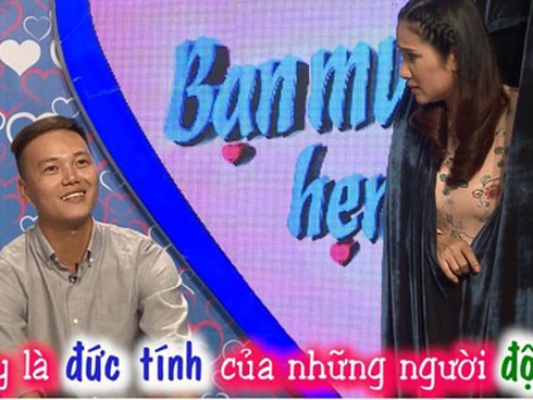 Bạn trai nhìn gái đẹp ngoài đường suýt bị tai nạn và phản ứng thú vị của hot girl Nam Định