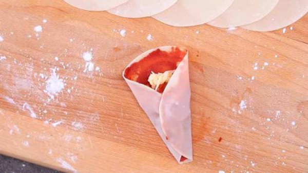 Hô biến vỏ há cảo thành món bánh pizza cuộn chỉ trong nháy mắt-3