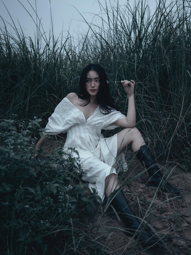 HH Hương Giang và Châu Bùi cùng diện 1 thiết kế váy: kẻ ma mị, người lại ngọt ngào kiêu sa-5