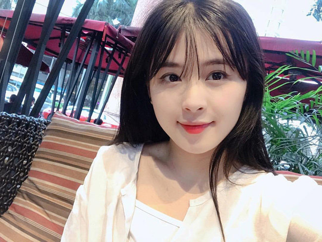 Bạn gái Trọng Đại U23 đẹp xuất sắc từ nhà đến khán đài sân cỏ-13