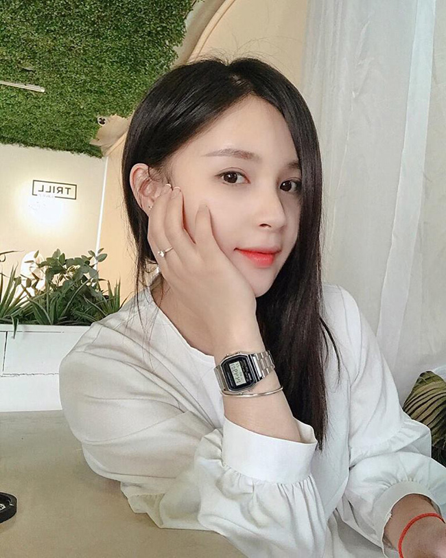 Bạn gái Trọng Đại U23 đẹp xuất sắc từ nhà đến khán đài sân cỏ-15