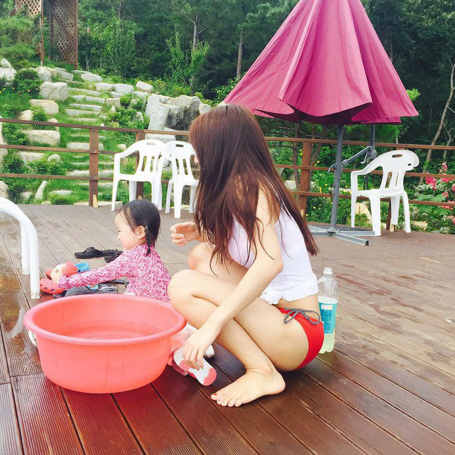 Mẹ của các em bé nổi tiếng MXH Hàn - Nhật: Người xinh như hot girl, người quyết tâm giấu mặt-24